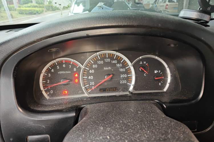 Used Nissan Paladin 2013 2.4L Two-Wheel Drive Standard Version China IV Standard Instrument Cluster