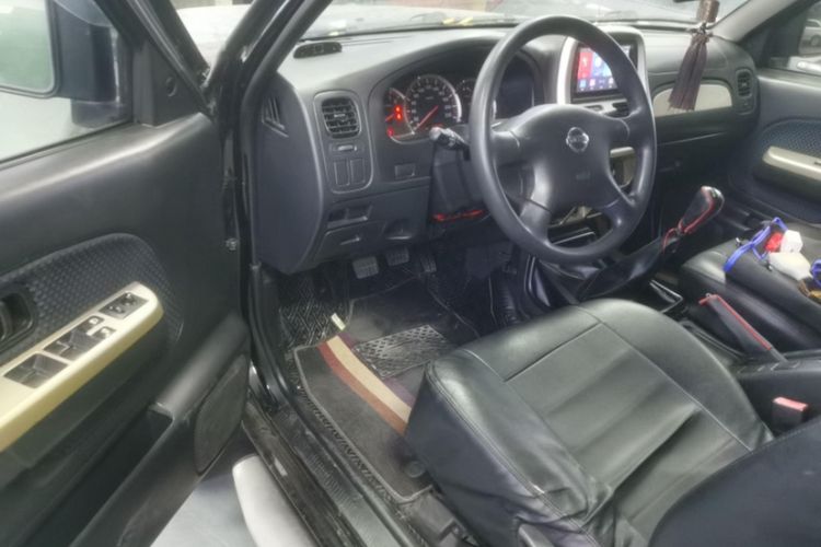 Used Nissan Paladin 2013 2.4L Two-Wheel Drive Standard Version China IV Standard Interior 1