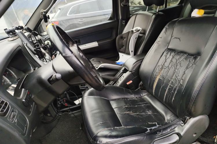 Used Nissan Paladin 2013 2.4L Four-Wheel Drive Standard Version China IV Standard Left Front Seat