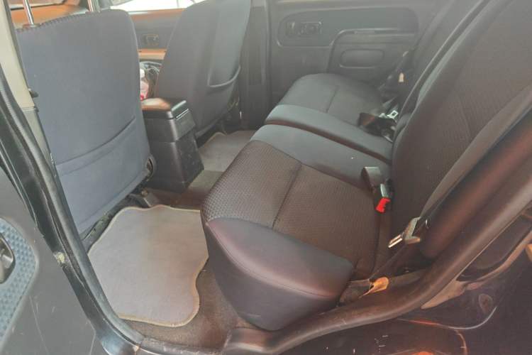 Used Nissan Paladin 2013 2.4L Two-Wheel Drive Standard Version China IV Standard Left Rear Seat