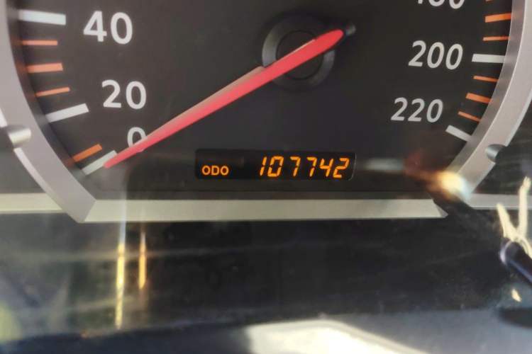 Used Nissan Paladin 2013 2.4L Four-Wheel Drive Standard Version China IV Standard Odometer Close Up