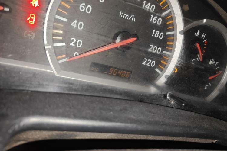 Used Nissan Paladin 2013 2.4L Four-Wheel Drive Standard Version China IV Standard Odometer Close Up