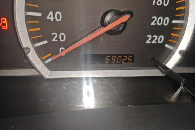 Used Nissan Paladin 2013 2.4L Four-Wheel Drive Standard Version China IV Standard Odometer Close Up