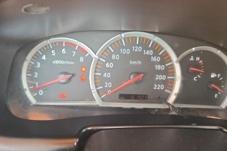Used Nissan Paladin 2013 2.4L Two-Wheel Drive Standard Version China IV Standard Odometer Close Up