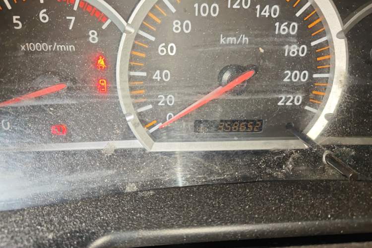 Used Nissan Paladin 2013 2.4L Two-Wheel Drive Standard Version China IV Standard Odometer Close Up