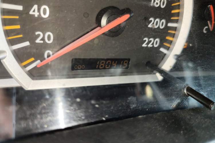 Used Nissan Paladin 2013 2.4L Four-Wheel Drive Standard Version China IV Standard Odometer Close Up