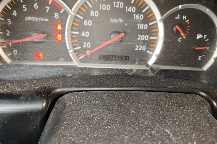 Used Nissan Paladin 2013 2.4L Two-Wheel Drive Standard Version China IV Standard Odometer Close Up