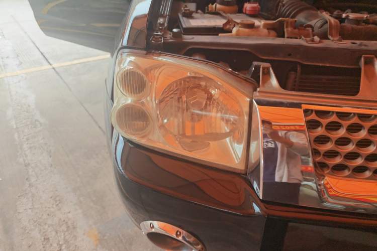 Used Nissan Paladin 2013 2.4L Two-Wheel Drive Standard Version China IV Standard Right Front Headlight