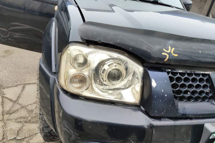 Used Nissan Paladin 2013 2.4L Four-Wheel Drive Standard Version China IV Standard Right Front Headlight