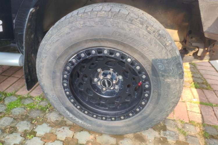 Used Nissan Paladin 2013 2.4L Four-Wheel Drive Standard Version China IV Standard Right Front Wheel Hub