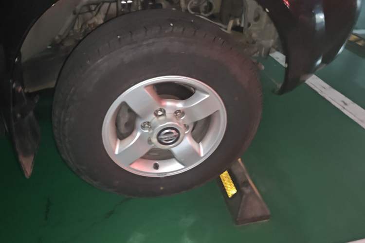 Used Nissan Paladin 2013 2.4L Four-Wheel Drive Standard Version China IV Standard Right Front Wheel Hub