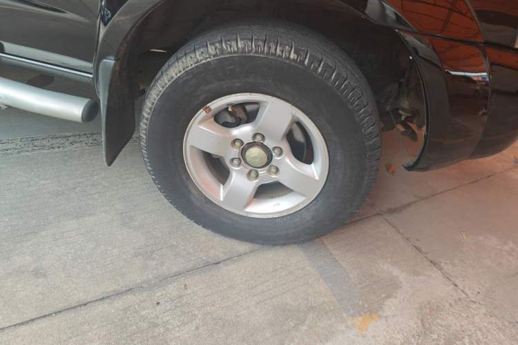 Used Nissan Paladin 2013 2.4L Two-Wheel Drive Standard Version China IV Standard Right Front Wheel Hub