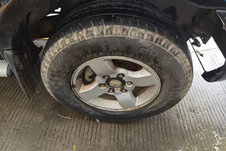 Used Nissan Paladin 2013 2.4L Two-Wheel Drive Standard Version China IV Standard Right Front Wheel Hub