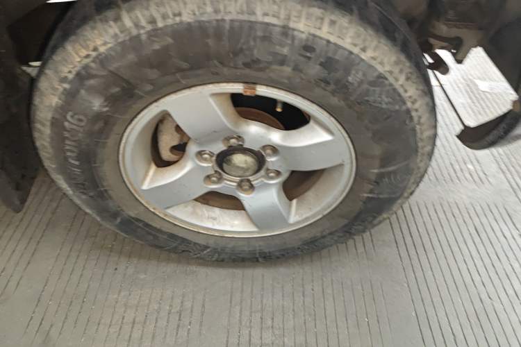 Used Nissan Paladin 2013 2.4L Two-Wheel Drive Standard Version China IV Standard Right Front Wheel Hub