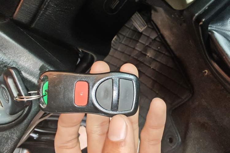 Used Nissan Paladin 2013 2.4L Two-Wheel Drive Standard Version China IV Standard Vehicle Key
