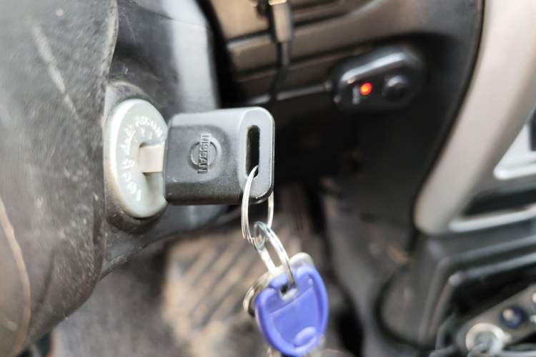 Used Nissan Paladin 2013 2.4L Four-Wheel Drive Standard Version China IV Standard Vehicle Key