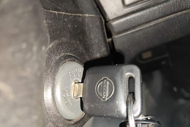 Used Nissan Paladin 2013 2.4L Two-Wheel Drive Standard Version China IV Standard Vehicle Key