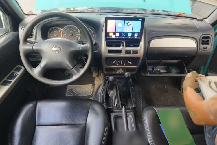 Used Nissan Paladin 2013 2.4L Four-Wheel Drive Standard Version China IV Standard Center Console