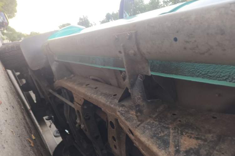 Used Nissan Paladin 2013 2.4L Four-Wheel Drive Standard Version China IV Standard Chassis Rear Left