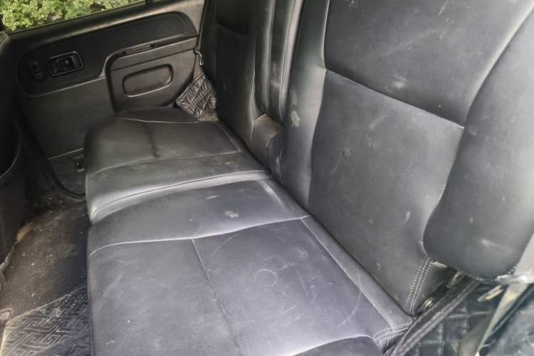 Used Nissan Paladin 2013 2.4L Four-Wheel Drive Standard Version China IV Standard Left Rear Seat
