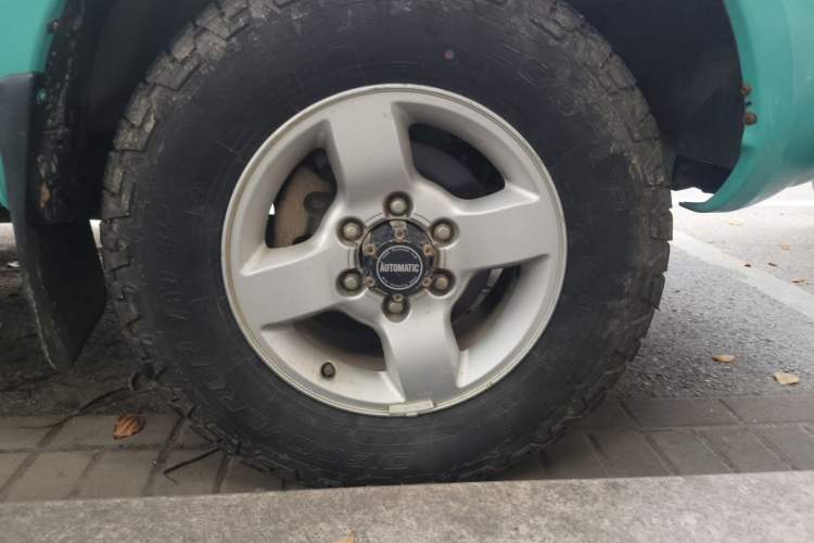 Used Nissan Paladin 2013 2.4L Four-Wheel Drive Standard Version China IV Standard Right Front Wheel Hub