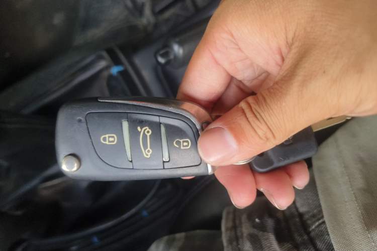 Used Nissan Paladin 2013 2.4L Four-Wheel Drive Standard Version China IV Standard Vehicle Key