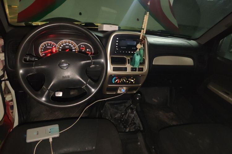 Used Nissan Paladin 2013 2.4L Two-Wheel Drive Standard Version China V Standard Center Console