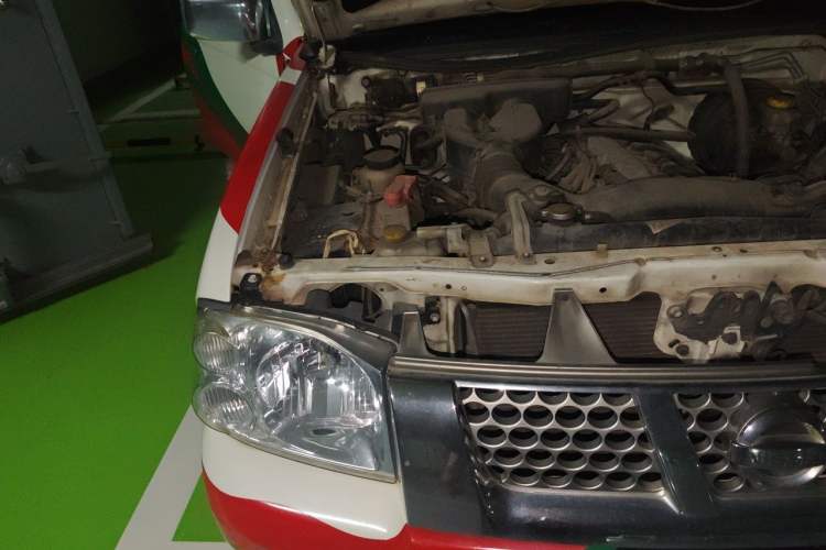 Used Nissan Paladin 2013 2.4L Two-Wheel Drive Standard Version China V Standard Engine Bay Right