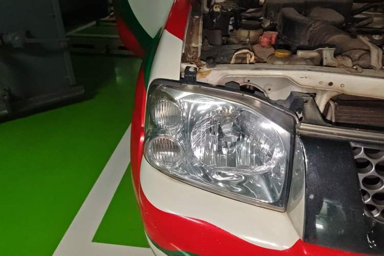 Used Nissan Paladin 2013 2.4L Two-Wheel Drive Standard Version China V Standard Right Front Headlight