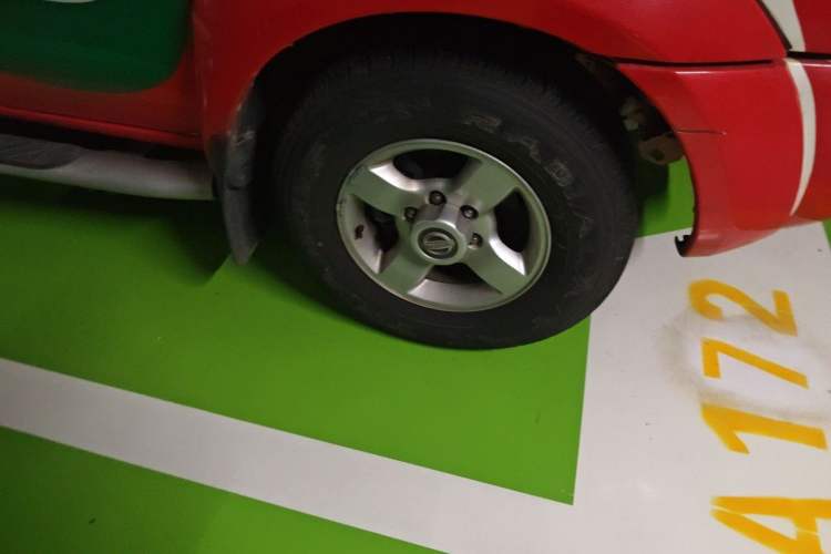 Used Nissan Paladin 2013 2.4L Two-Wheel Drive Standard Version China V Standard Right Front Wheel Hub