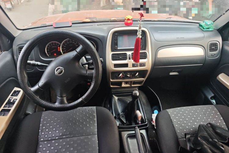Used Nissan Paladin 2013 2.4L Two-Wheel Drive Standard Version China IV Standard Center Console