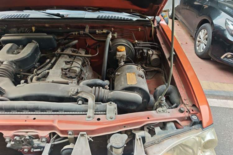 Used Nissan Paladin 2013 2.4L Two-Wheel Drive Standard Version China IV Standard Engine Bay Left
