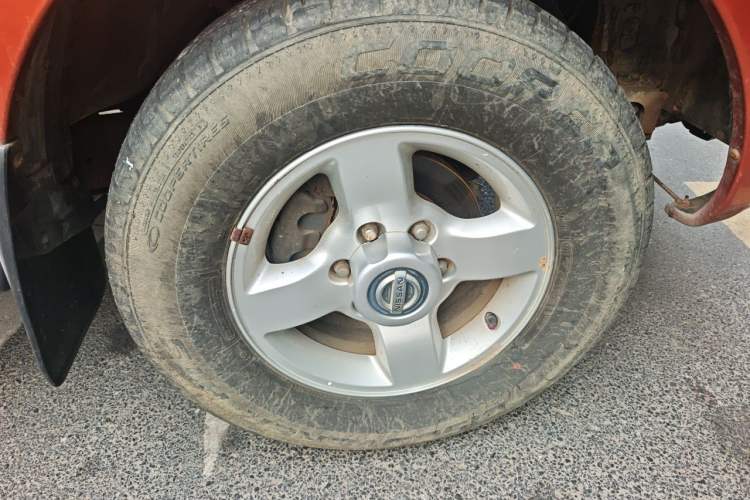 Used Nissan Paladin 2013 2.4L Two-Wheel Drive Standard Version China IV Standard Right Front Wheel Hub