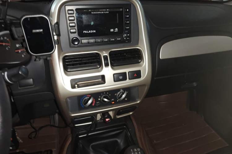 Used Nissan Paladin 2013 2.4L Two-Wheel Drive Standard Edition Emission Standard China IV Audio And AC Panel
