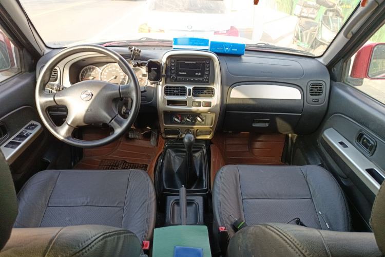 Used Nissan Paladin 2013 2.4L Two-Wheel Drive Standard Edition Emission Standard China IV Center Console