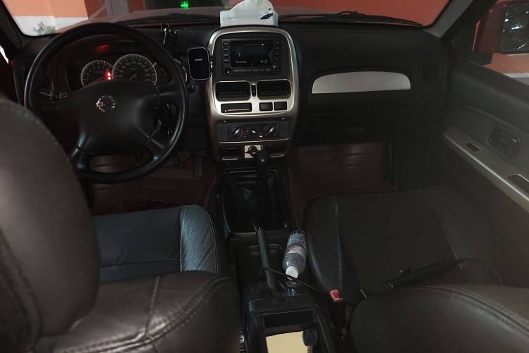 Used Nissan Paladin 2013 2.4L Two-Wheel Drive Standard Edition Emission Standard China IV Center Console