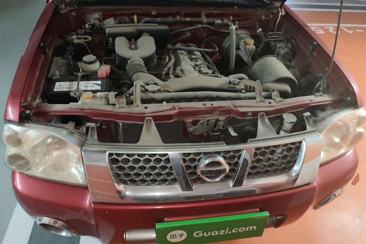 Used Nissan Paladin 2013 2.4L Two-Wheel Drive Standard Edition Emission Standard China IV Engine Bay