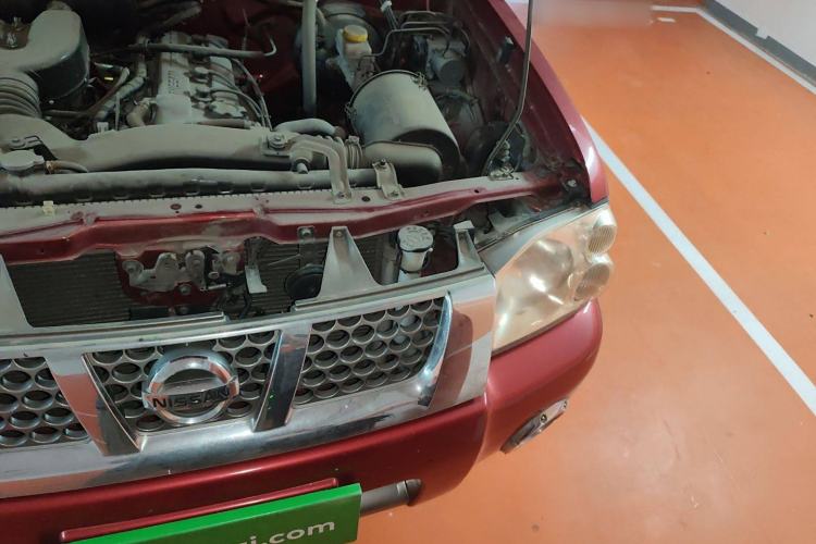 Used Nissan Paladin 2013 2.4L Two-Wheel Drive Standard Edition Emission Standard China IV Engine Bay Left