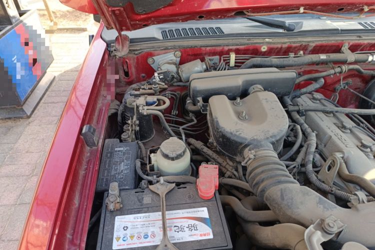 Used Nissan Paladin 2013 2.4L Two-Wheel Drive Standard Edition Emission Standard China IV Engine Bay Right