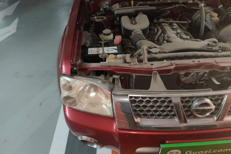 Used Nissan Paladin 2013 2.4L Two-Wheel Drive Standard Edition Emission Standard China IV Engine Bay Right