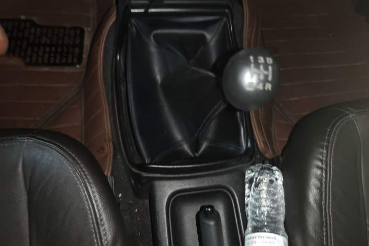 Used Nissan Paladin 2013 2.4L Two-Wheel Drive Standard Edition Emission Standard China IV Gear Lever