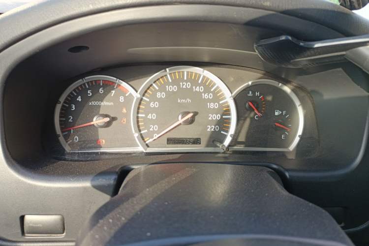 Used Nissan Paladin 2013 2.4L Two-Wheel Drive Standard Edition Emission Standard China IV Instrument Cluster