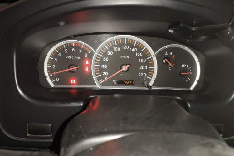Used Nissan Paladin 2013 2.4L Two-Wheel Drive Standard Edition Emission Standard China IV Instrument Cluster