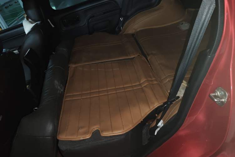 Used Nissan Paladin 2013 2.4L Two-Wheel Drive Standard Edition Emission Standard China IV Left Rear Seat