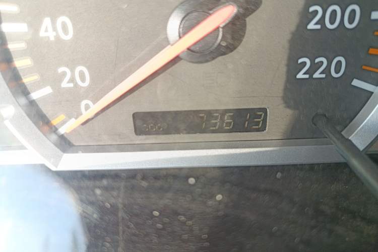 Used Nissan Paladin 2013 2.4L Two-Wheel Drive Standard Edition Emission Standard China IV Odometer Close Up