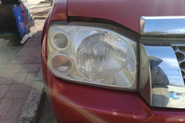 Used Nissan Paladin 2013 2.4L Two-Wheel Drive Standard Edition Emission Standard China IV Right Front Headlight