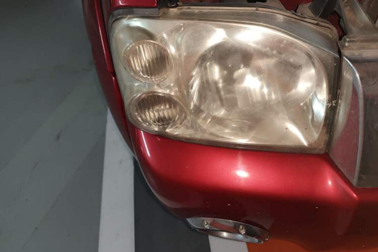 Used Nissan Paladin 2013 2.4L Two-Wheel Drive Standard Edition Emission Standard China IV Right Front Headlight