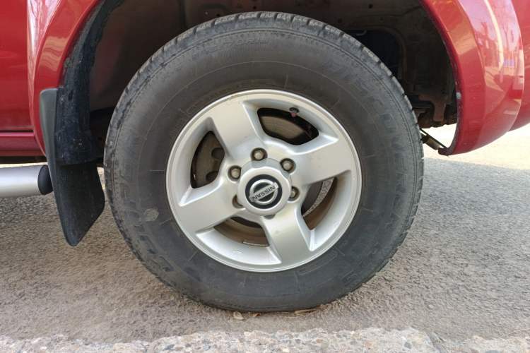 Used Nissan Paladin 2013 2.4L Two-Wheel Drive Standard Edition Emission Standard China IV Right Front Wheel Hub