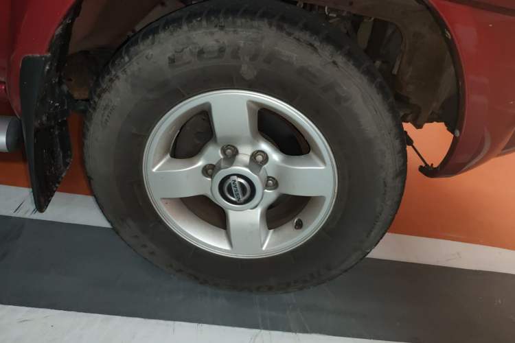 Used Nissan Paladin 2013 2.4L Two-Wheel Drive Standard Edition Emission Standard China IV Right Front Wheel Hub