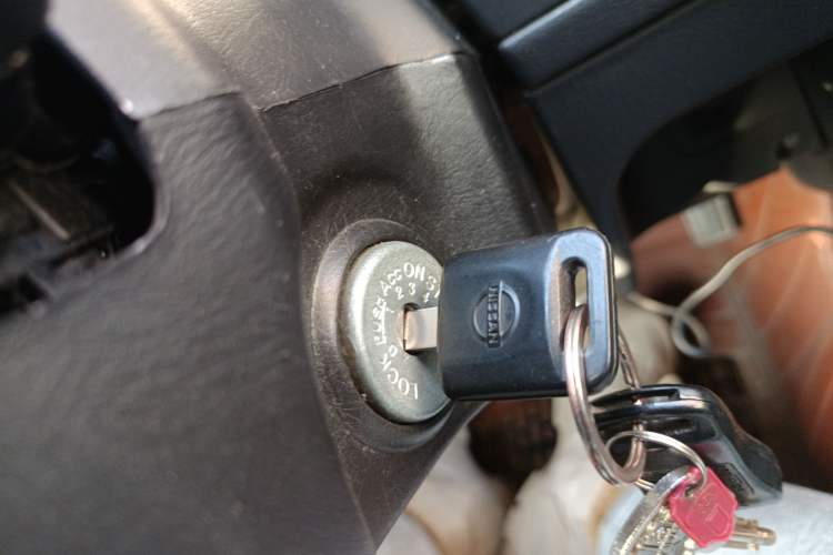 Used Nissan Paladin 2013 2.4L Two-Wheel Drive Standard Edition Emission Standard China IV Vehicle Key
